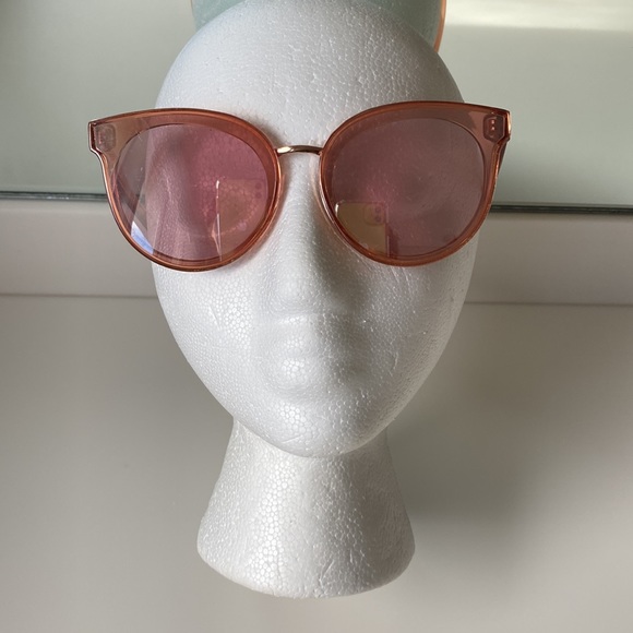 2 FUN Tinted Sunglasses & Case: KISS LIP Shape Wire Frame & Large Plastic Frame - Picture 3 of 10